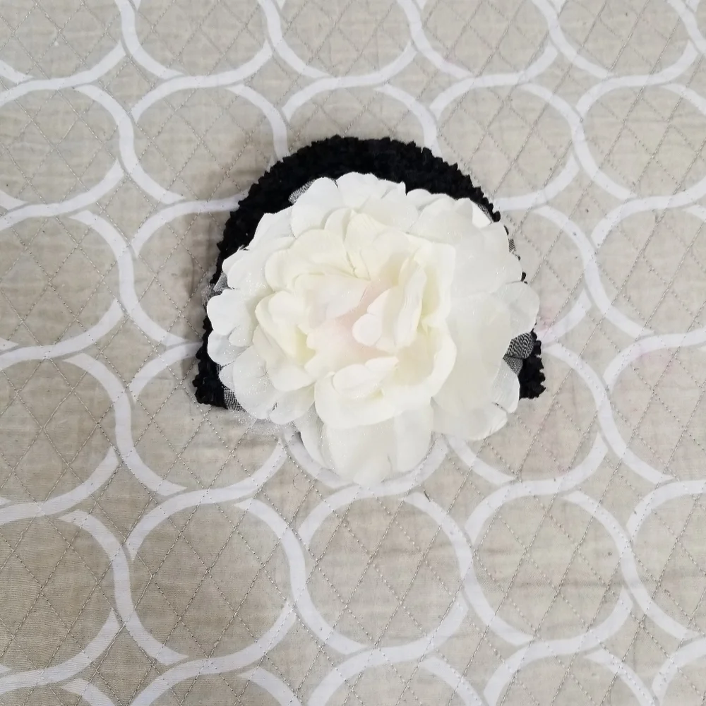 🔴 Nwt newborn to 24m diaper covers and a hat (B26)